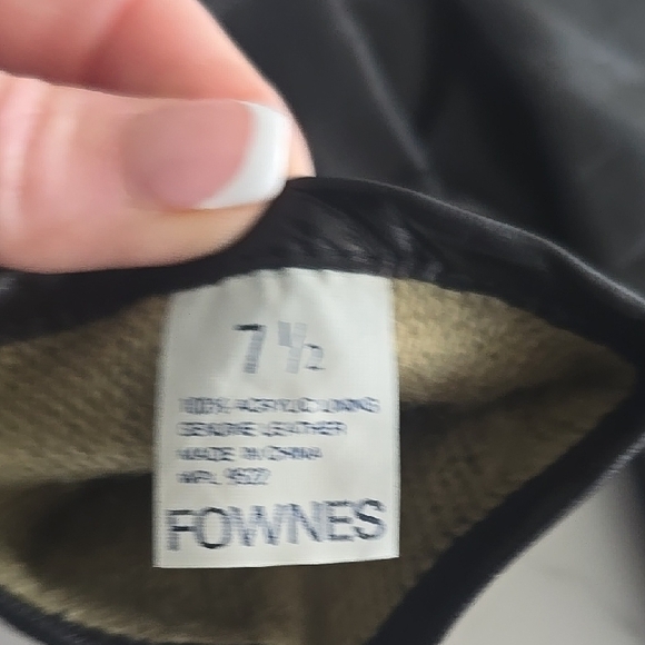 Fownes Elegant Black Leather Gloves - Picture 4 of 4